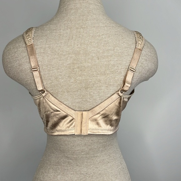 Playtex 18 Hour Bra Ultimate Lift & Support 38 D Nude Wireless Full Coverage 2pk - Picture 4 of 15